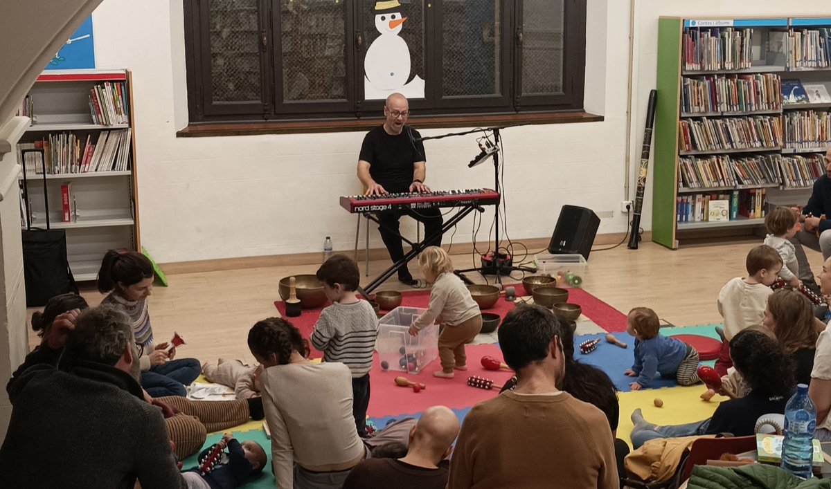 BiblioMoia's tweet photo. Iniciem les sessions de tallers i contes per la més menuts de casa.
🎶Ahir amb els sons d'Alquímia Musical, tota una experiència sonora que va encantar a petits i grans!
Gràcies famílies!🤗
#BiblioMoià90 #nadons #petitslectors https://t.co/rDByKeNeFr