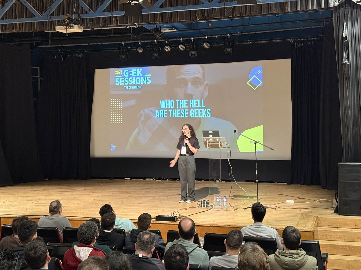 GeekSessionsFAO's tweet image. GeekSessionsConf 2025 is live.
Starting Keynote underway. Then Jai Campbell with the Minecraft + Kubernetes power keynote.
#GeekSessionsFAO #GeekSessionsConf2025 #Faro #Geeks #IT