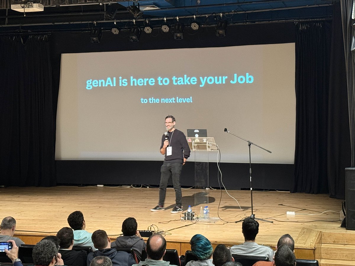GeekSessionsFAO's tweet image. GeekSessionsConf 2025 is live.
Starting Keynote underway. Then Jai Campbell with the Minecraft + Kubernetes power keynote.
#GeekSessionsFAO #GeekSessionsConf2025 #Faro #Geeks #IT