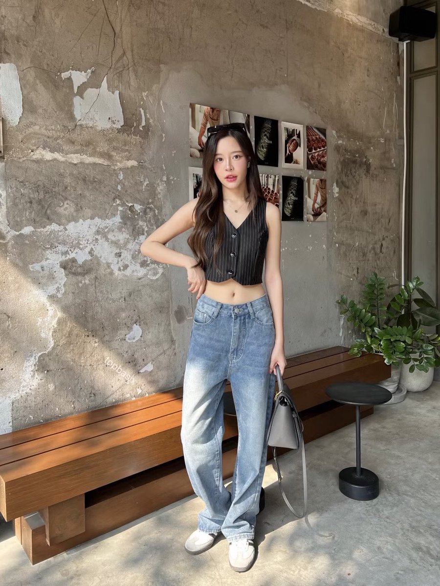 _amt893's tweet photo. TOPBASIX - CopperDenim กางเกงยีนส์ขายาวทรงกระบอก สีเฟดสวย

https://t.co/jBBYkut9rb

#ช้อปปี้แฟชั่น https://t.co/aWEAQIkXgY