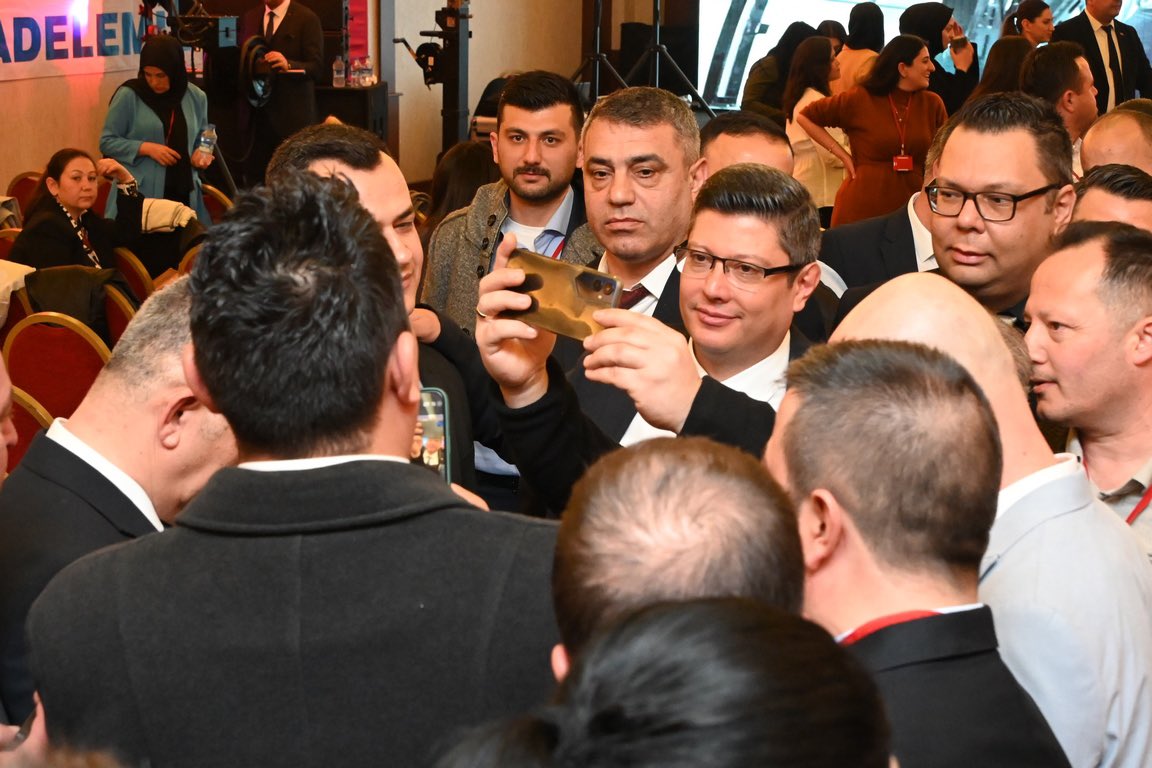 AltundagUysal's tweet photo. Vestel Şubemizin 1. Olağan Genel Kurulu’nda, değerli delege arkadaşlarımın şahsımı Divan Başkanlığı ile onurlandırmasından büyük gurur duydum. https://t.co/MtB4bS8Ddb