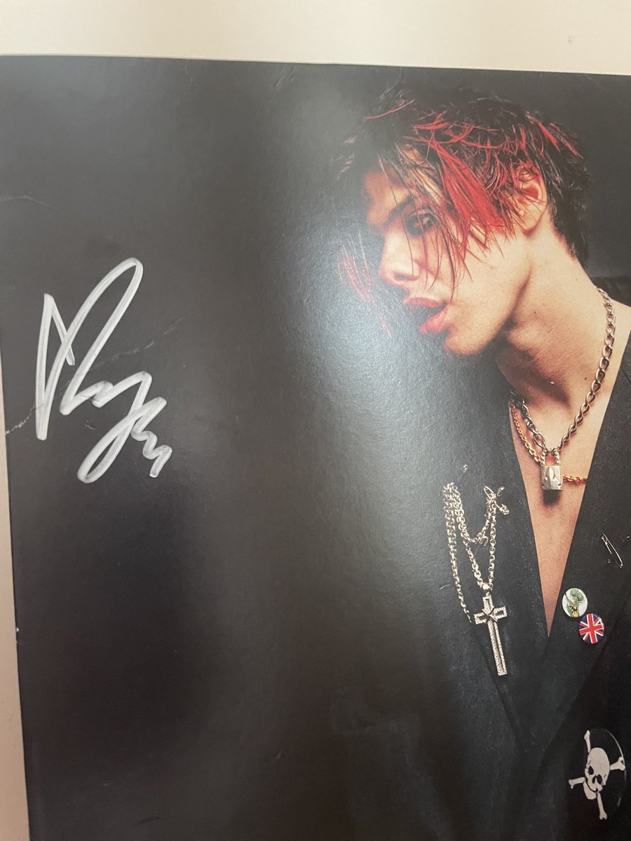 I love how Yungblud forgot to put the D at the end of the signature x