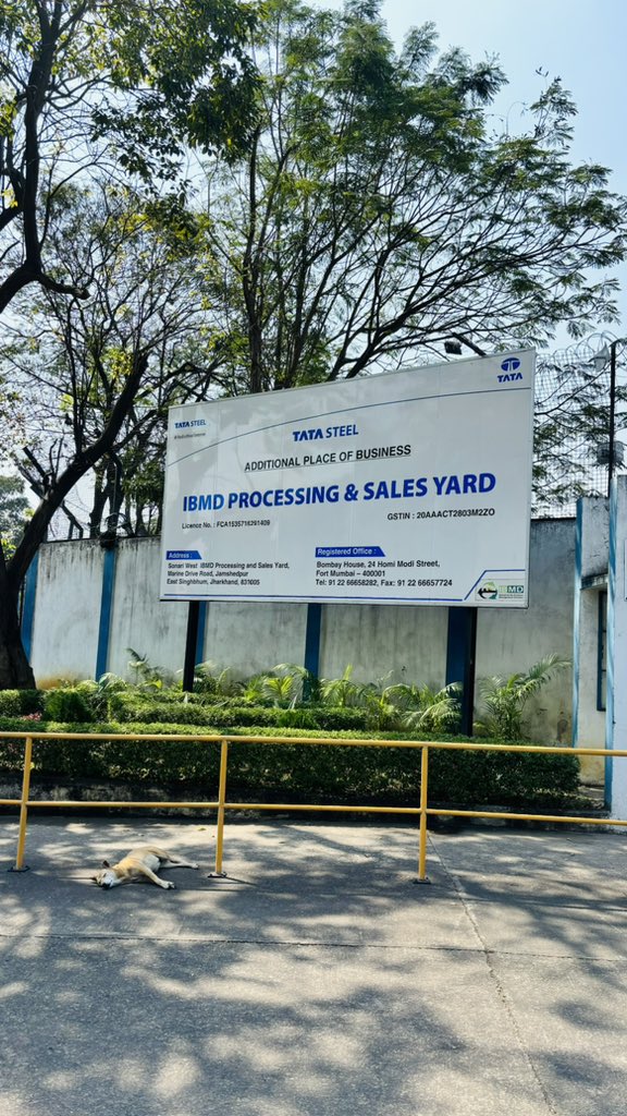 TarunTarush's tweet photo. @DCEastSinghbhum 
Sir, we are facing problems at Sonari, west layout near H road due to sewer water drainage 
Just outside IBMD sales yard huge water is flowing on road creating unhealthy condition 
Complain lodged since last one month but no action is taken pls help, pic given https://t.co/FmIn0ccr3W