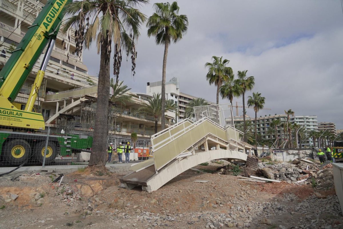 PortsdeBalears's tweet image. 🚧 El Nou Passeig Marítim de Palma avança segons el que es preveu 🌊🏗️

✅ El pont de Paraires va ser demolit en només una hora, amb mínima afectació.
✅ La Passarel·la del Mediterráneo ha estat retirada segons el pla establert.

Menys renou, menys molèsties. #NouPasseigMarítim