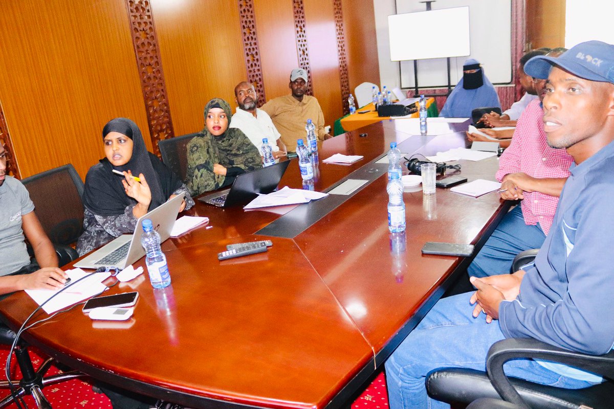 RACIDA_Ngo's tweet image. Strengthening Community-Led Nutrition Solutions | #HanaanoProgramme, #ManderaTriangle.

RACIDA, in partnership with @Concern, @Irish_Aid &amp;amp; government reps, is facilitating a workshop to refine 9 nutrition-sensitive action plans.

🔹 Reviewing community needs
🔹 Identifying viable…