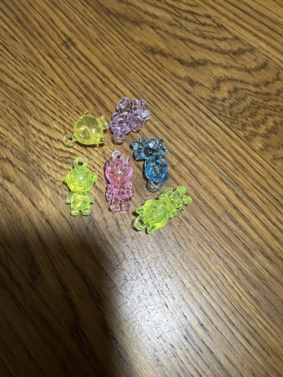 dollarboy17's tweet image. 小孩总能收集到这类小玩具