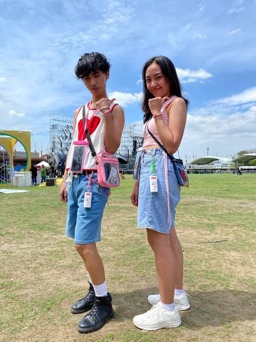 helloglowph's tweet photo. Looks like our squad's having fun today in the sun  with Hello Glow sunscreens at Waterbomb Manila

Come see us at the Hello Glow booth☀️💖🎶
#HelloGlowxWaterbombManila 
#WATERBOMBMANILA https://t.co/iEjuULFJhe