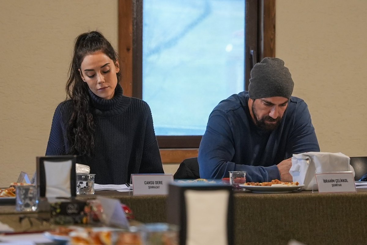 Başrollerini Cansu Dere ve İbrahim Çelikkol’un paylaştığı #BinbirGeceMasalları'nın okuma provası gerçekleşti. 

Yapımını Bozdağ Film’in üstlendiği, yönetmenliğini Metin Günay’ın yapacağı dizi için ekip bu hafta sete çıkmaya hazırlanıyor.