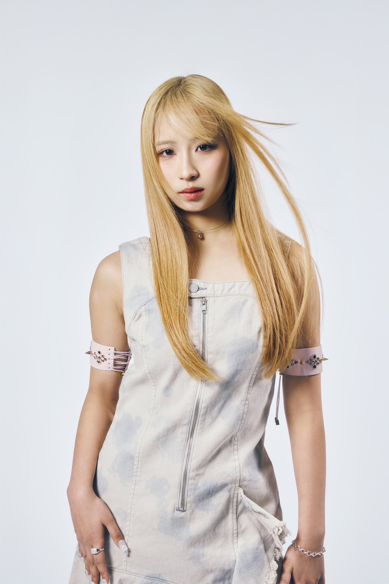 GkYxKZSaoAUFQFy?format=jpg&name=large