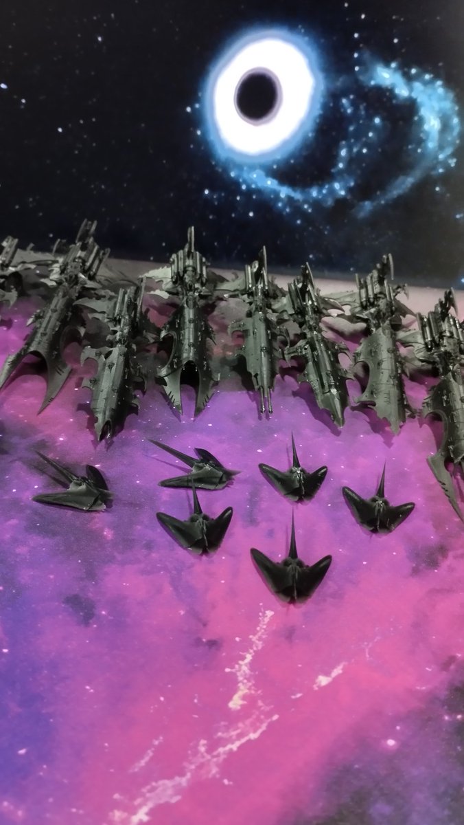 De vez en cuando, el trabajo se convierte en hobby, en este caso, ampliando la flota Dark Eldar para seguir disfrutando de las partidas de Battlefleet Gothic! Ahora queda pensar que colores darle, ¿Alguien se anima a darnos ideas de colores?
#ourilgames #battlefleetgothic