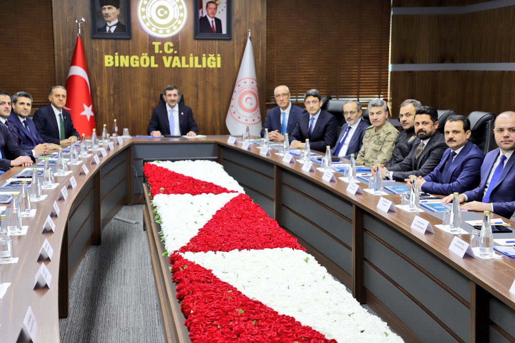 Cumhurbaşkanı Yardımcımız Sayın Dr. Cevdet Yılmaz ile birlikte Bingöl Valiliğimizi ziyaret ederek, kamu kurum ve kuruluşlarımızın müdürleriyle istişare toplantısına katıldık.

<a href="/_cevdetyilmaz/">Cevdet Yılmaz</a> <a href="/ahusta07/">Dr. Ahmet Hamdi USTA</a> <a href="/FeyziBerdibek1/">Feyzi Berdibek🇹🇷</a> <a href="/Korkutata_Zeki/">Zeki Korkutata</a> <a href="/yilmaz_seven/">Av. Yılmaz SEVEN</a>