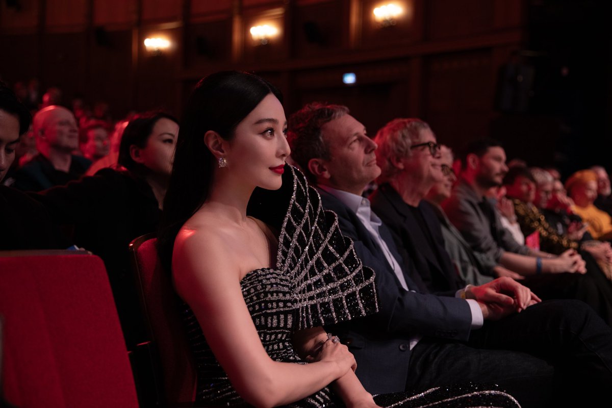 realBingbingFan's tweet photo. At the Teddy Award yesterday 🧸🖤 https://t.co/87eFD0H0qs
