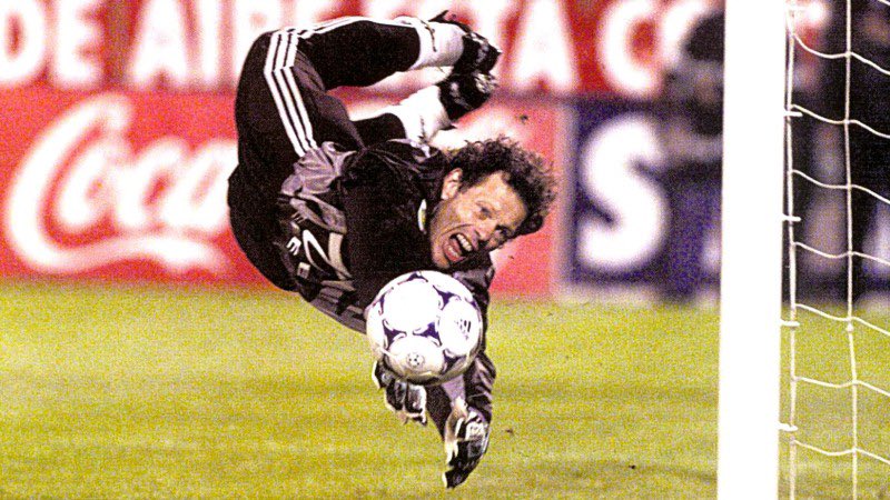 oREIdoMercado1's tweet photo. 🚨🦅👀🇧🇪
Michel Preud’Homme, o mítico Guardião Belga que defendeu a baliza do @SLBenfica entre 1994-99 será homenageado no Estádio da Luz;

Bem Rui Costa! https://t.co/RLIIeTKFIb
