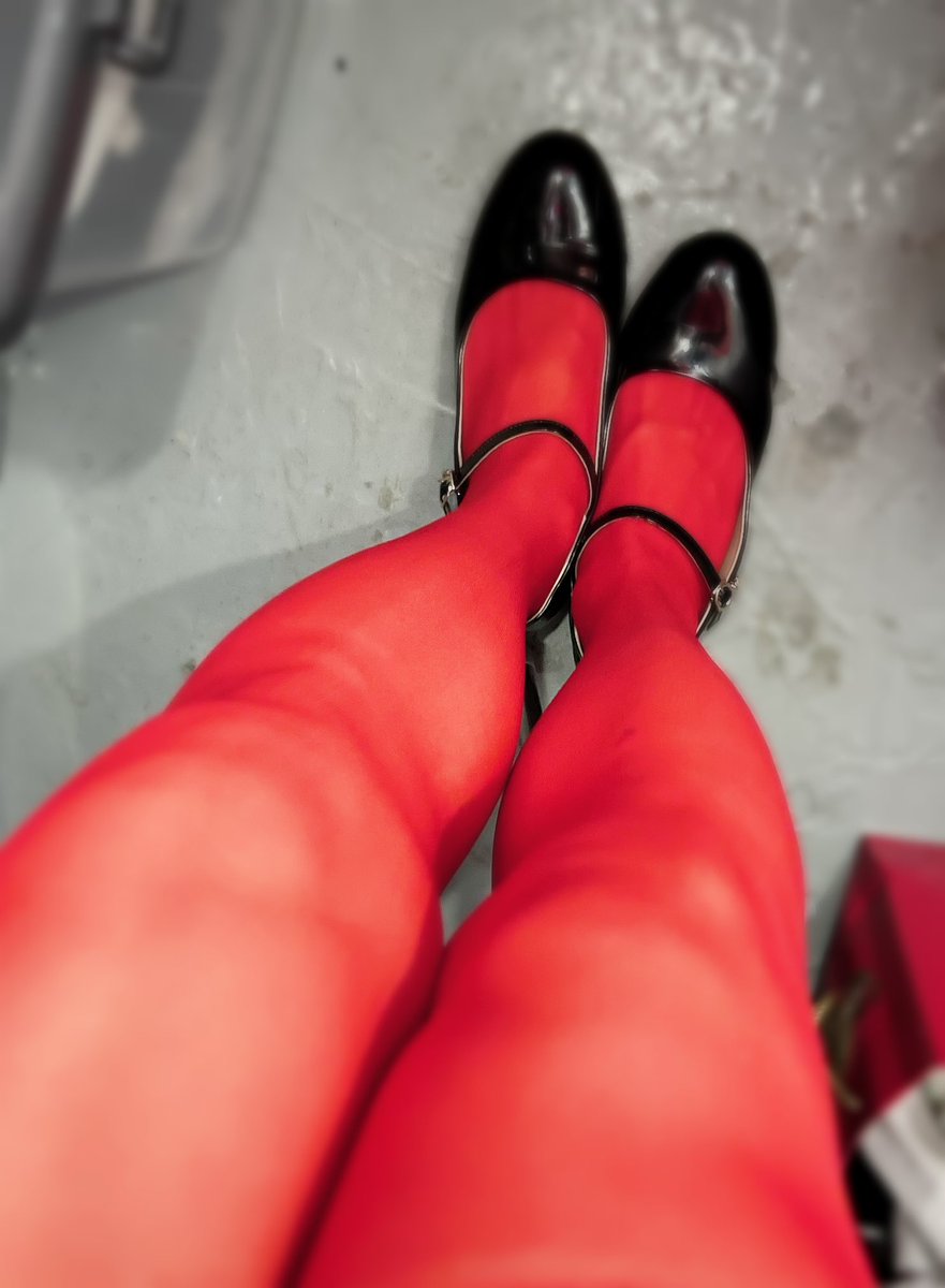ADORA_2908's tweet photo. First time Red tights
但她不是我～ https://t.co/2oYUxiU5DI