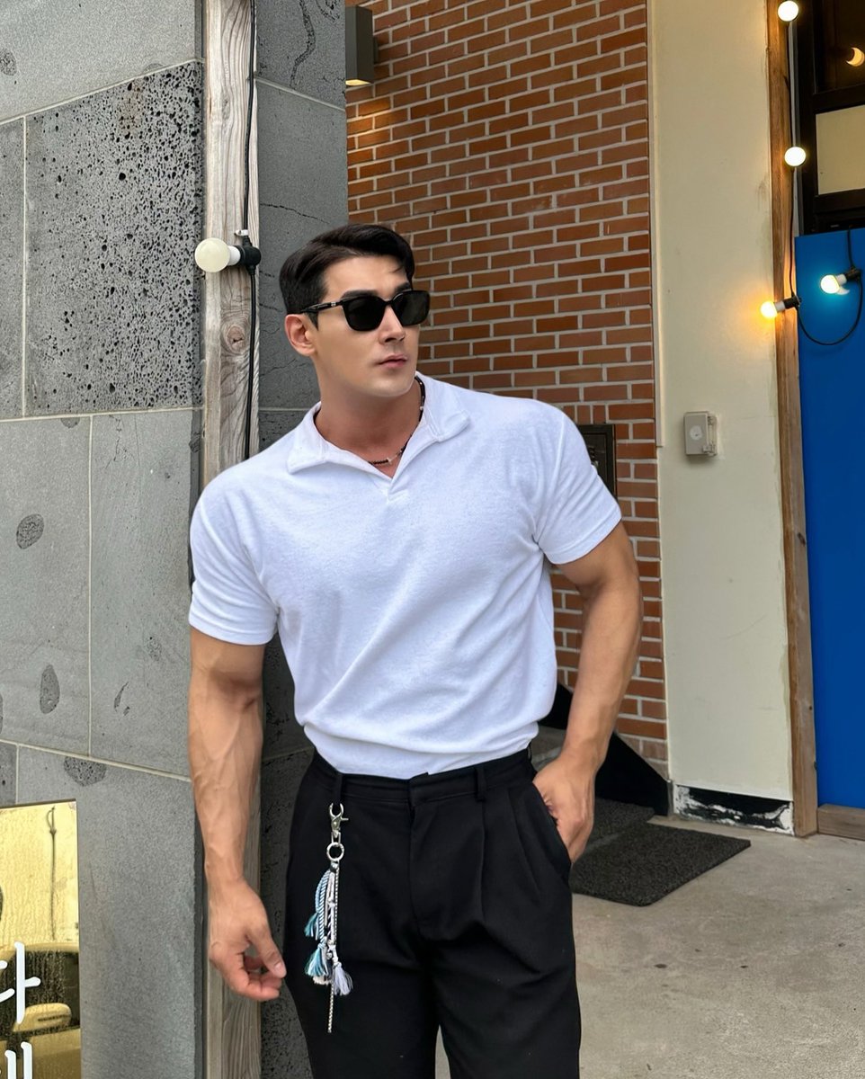 alkalinxc's tweet image. ⠀         Mike Adrian Kaito 
⠀        ♡ / ↻ to be moots.