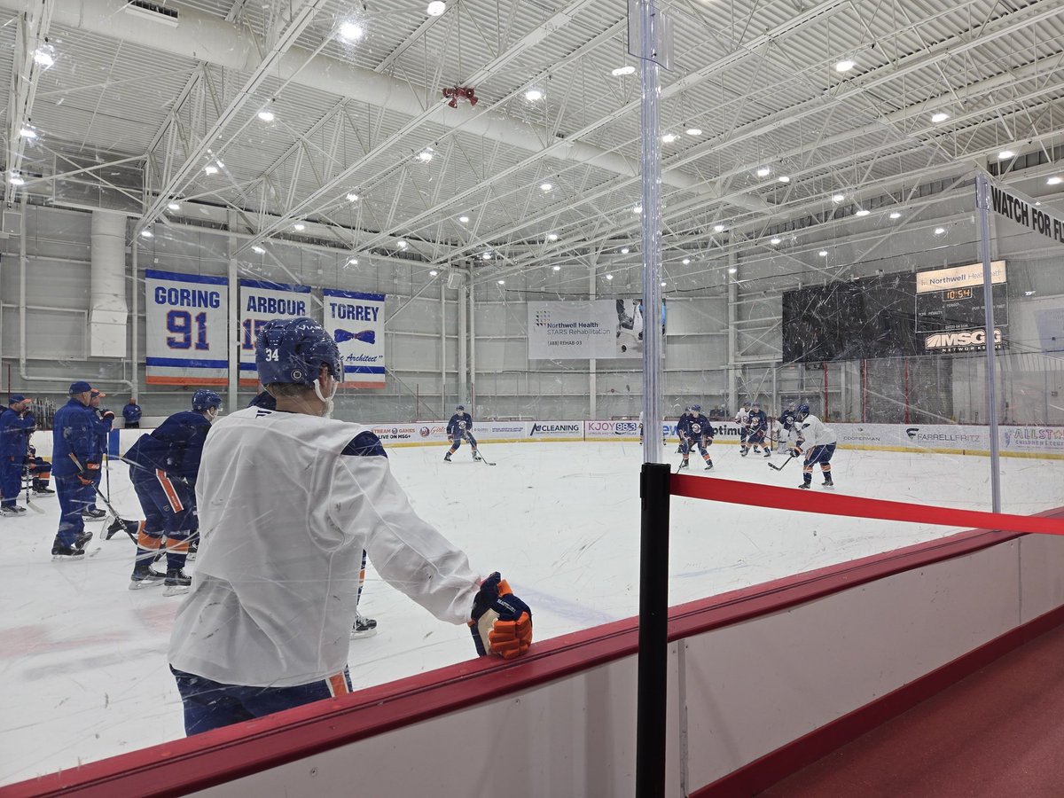 NYIslandersFan5's tweet image. Open practice for STH. Nobson in. Working on special teams.
@NYIslanders
#isles