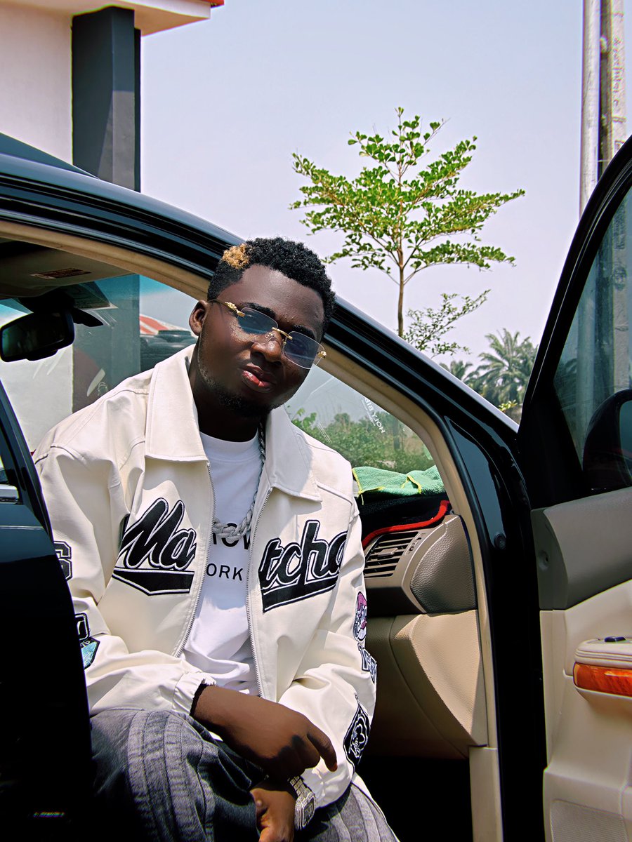 yungsky_official tweet media