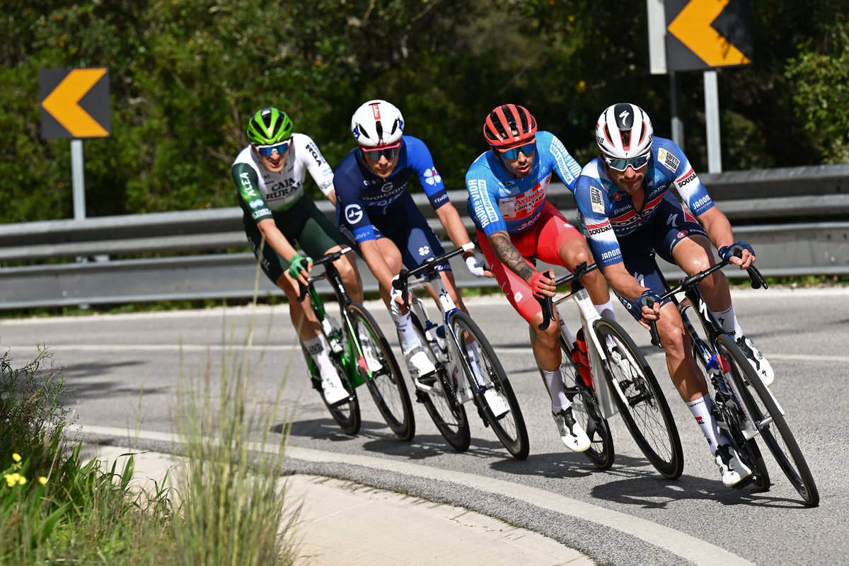 soudalquickstep's tweet image. It's a remarkable effort from @VangheluweWarre in the #VoltaAoAlgarve break, who continues to lead by two minutes as they enter the final 35 kilometers of the stage.

Photo: @GettySport