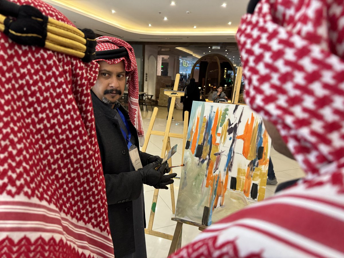 يوم بدينا | 🏜️
يقيم الفنان التشكيلي فلاح العمودي <a href="/FalahALamudi/">فلاح العمودي</a> ورشة تدريبية في المدرسة التجريدية، ضمن الأنشطة المقامة في احتفالنا بـ #يوم_التأسيس  ، حياكم الله 🤩
#يوم_بدينا_1727