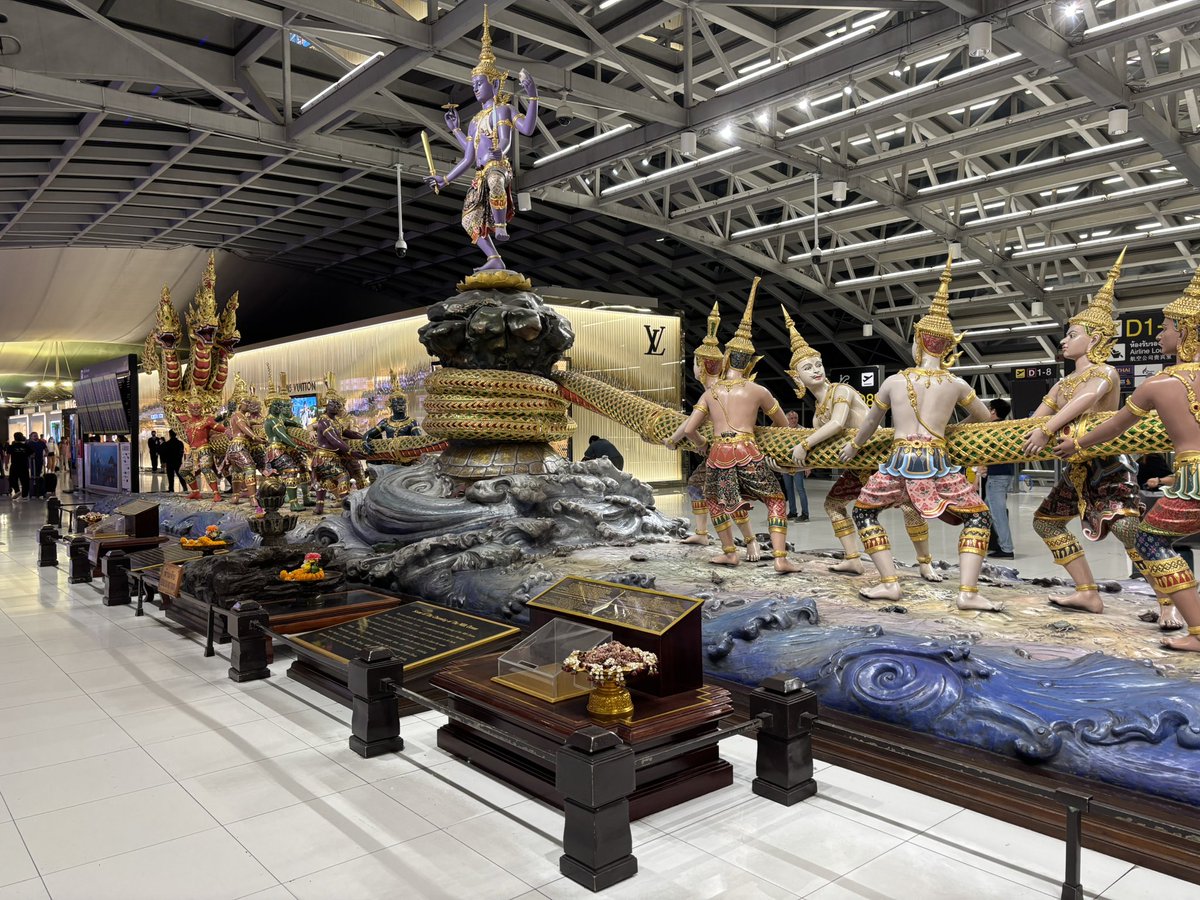 ボーベー市場で、タニヤ通りで、パッポンのスニーカーショップで、ワットアルンで、プラトゥーナムで、オンヌットのロータスで、タイのありとあらゆる場所でタイ人に間違われた壮大な冒険はこれでおしまい。
後半は風邪を治しにタイへ来ただけになって残念だった。