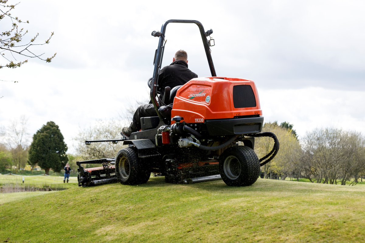 Achieve a cut above the rest 🌱 

The TR330's side shifting reel allows the operator to move cutting reels up to 12-inches to either side, enabling precise trimming around tees, small fairways, and other precise turf locations.

#TR330 #Jacobsen