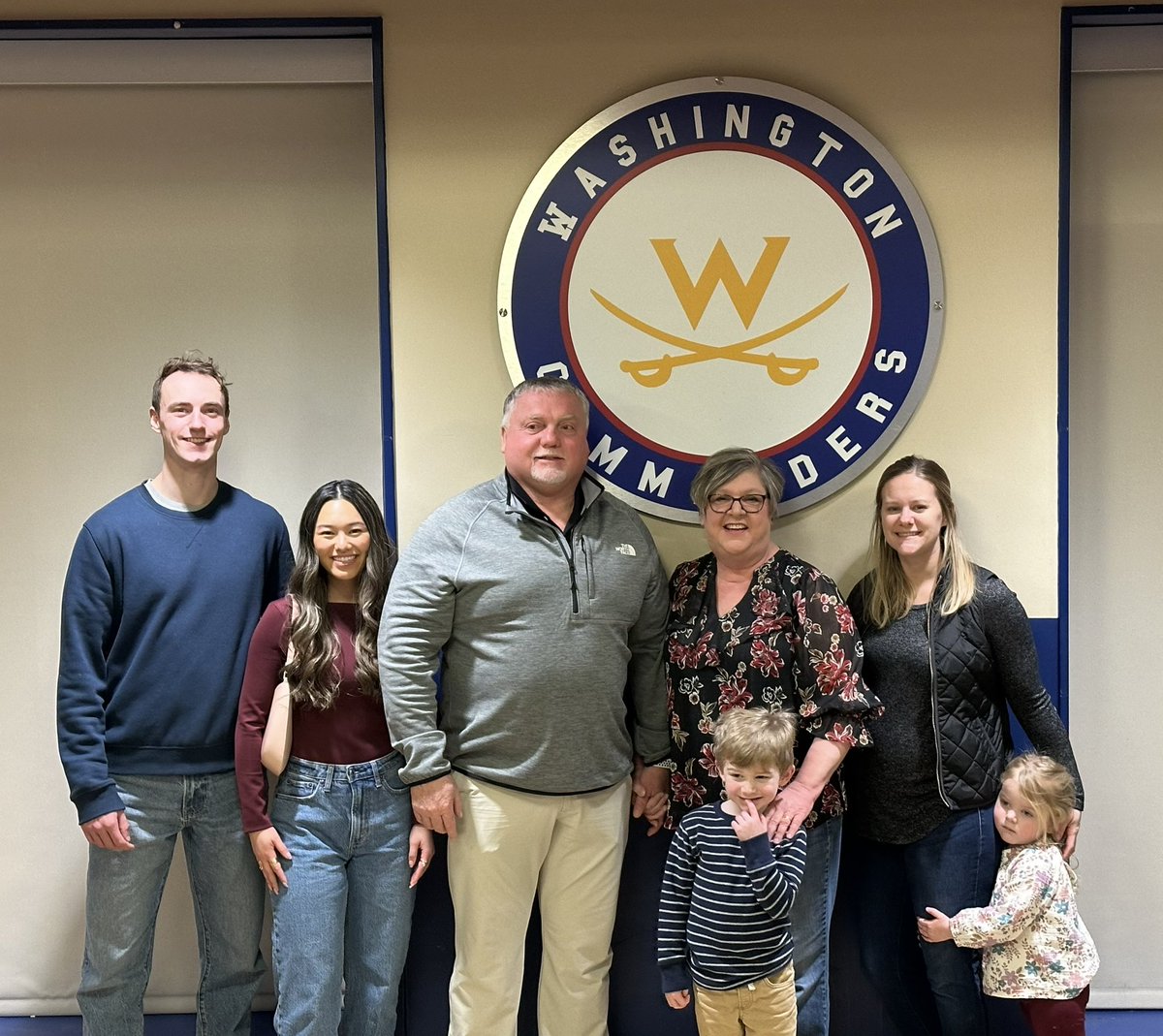 MommaLineBacker's tweet photo. It was an honor to watch my hubby be inducted into the Athletic Hall of Fame at his alma mater last night. It was great catching up with friends & family. Thank you to the HOF committee for this great honor. ❤️💙💛 https://t.co/6jemNv2xjv