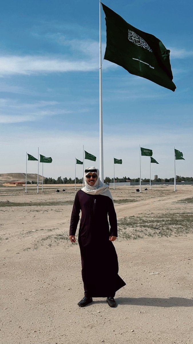 s_almuraikhii's tweet photo. بنا محمد الدولة وبأمره بدا التأسيس
على مذهب السنه ومنهاج ابن حنبل ..

بدينا من الطين وركبنا ظهور العيس
ورى بيرقٍ من هيبته ،،، كنه مسبل ..

وردنا حياض الموت رجليّة وفريس
اعدانا من الطنخه تحسب اننا مهبل ..

ثلاثة قرون وفعلنا ، مدرسٍ تدريس
لنا صيت كلٍ هابه ،،،،، ومجدٍ مدبل ..

#يوم_بدينا_1727 #يوم_التأسيس
