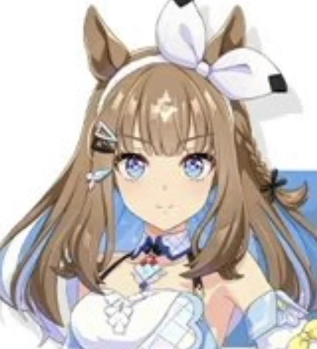 何かもうめっちゃ言われてそうだけど、アーモンドアイの胸元のアクセサリ、牝馬三冠を含む9つのG1勝利をイメージしてる?
