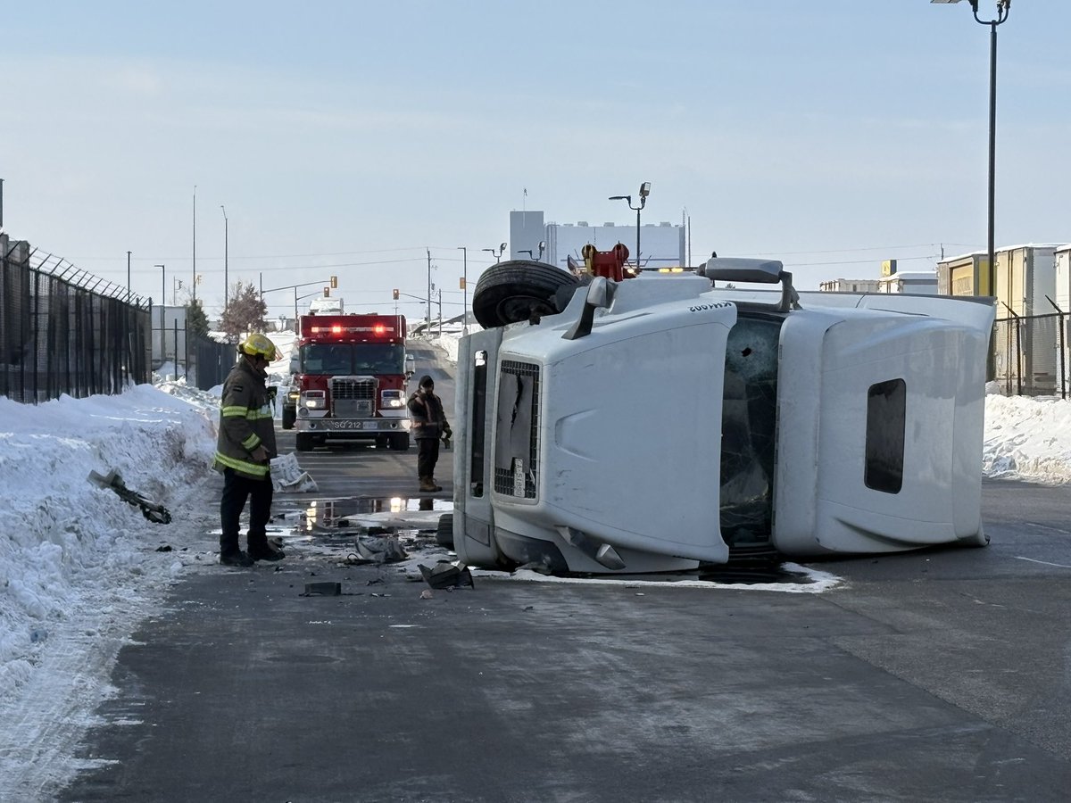 JCEPhoto's tweet image. Transport truck rollover off of Winston Churchill just South of Steeles in #Brampton. Driver assessed by paramedics. @PeelPolice on scene with @BramptonFireES.