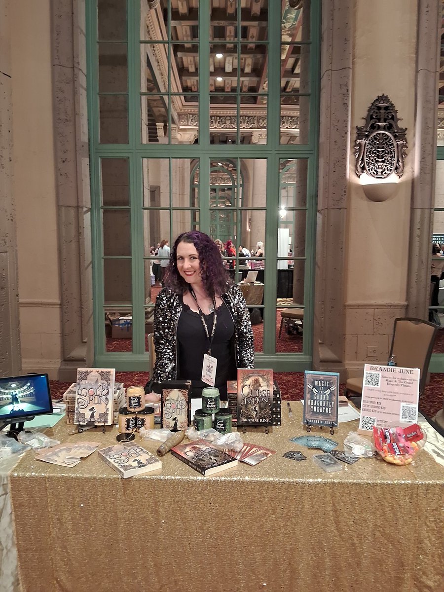 Getting ready for the final day of Romantasy BookCon LA! Come visit me in the Emerald Room for books, giveaways, swag, and more!

#romantasybookconla #booksofinstagram #writingcommunity #goldspun #FANTASYBOYS #retelling #booklover #bookshop #bookshow
