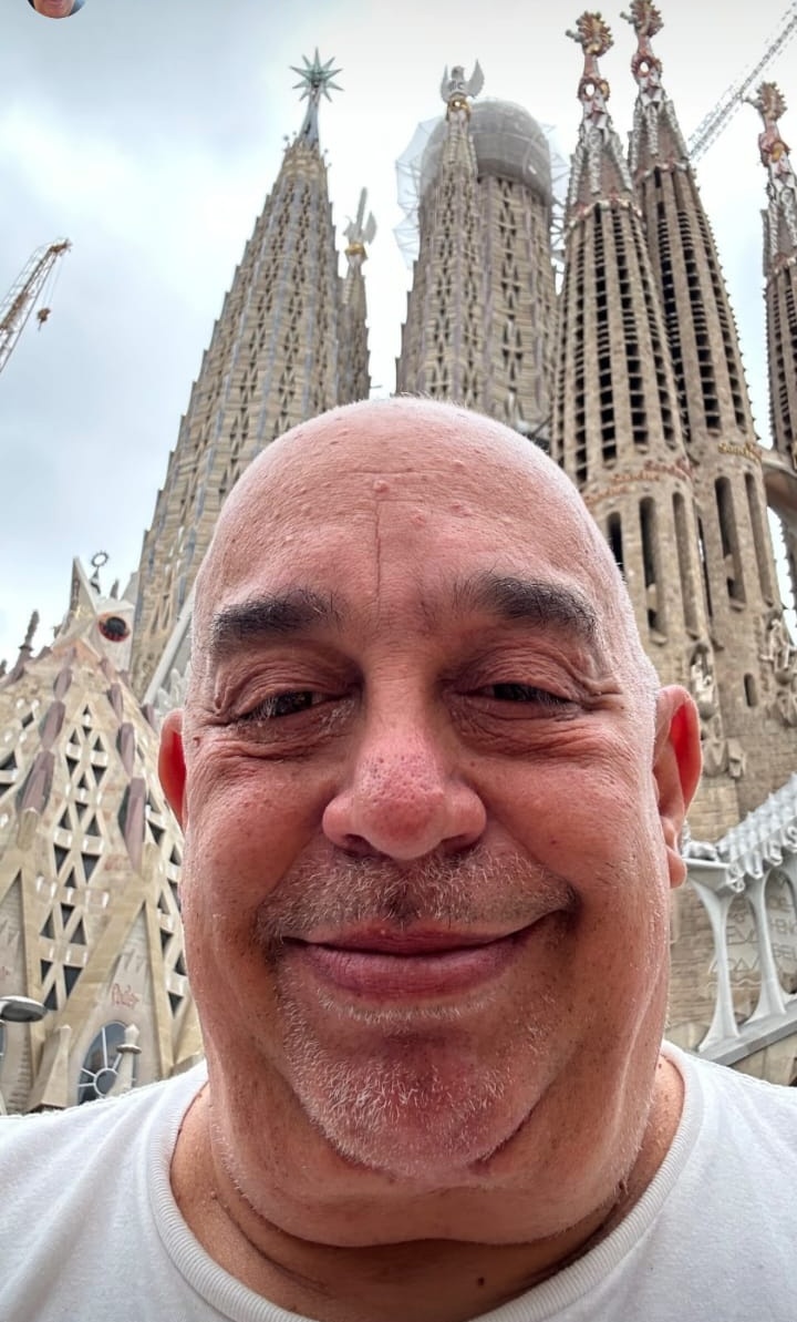 Lo que mi cámara frontal ve mientras miro el video de Vorterix 2025