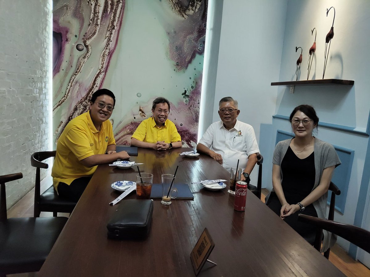 simkuihian's tweet image. Working lunch with Cr Kelvin Lau (#SRDC) and Chairman Cr Clarence Ting (#SMC) while stopping over in Sibu.  

#SarawakFirst☝️
#JagaSarawakBait2
Skh🐝