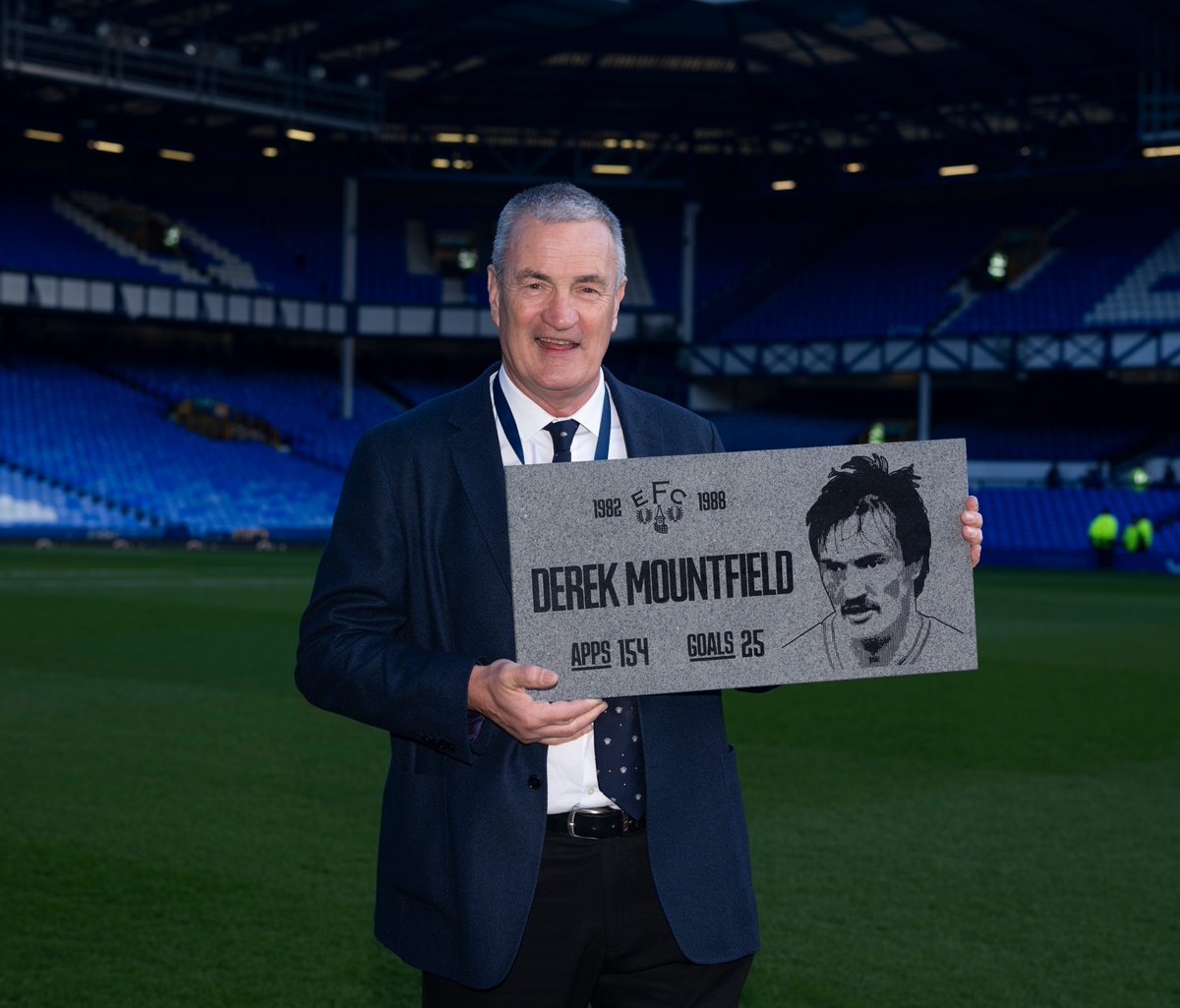 Everton's tweet photo. A lovely moment for our newly inducted Everton Giants today. 🔵 https://t.co/bAnW5zi3WF