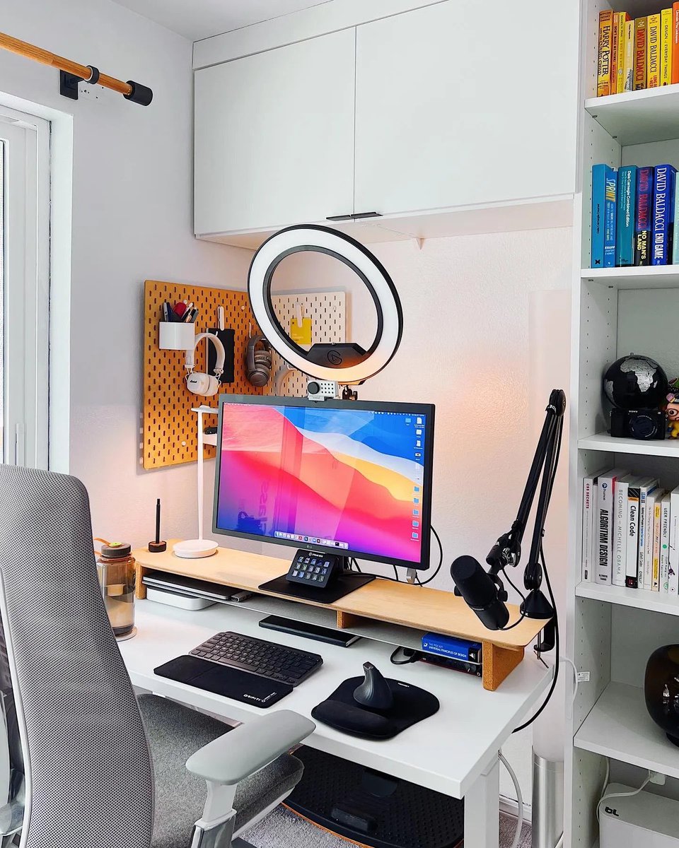 more spaces like the left, less hyper optimized  ergo stations