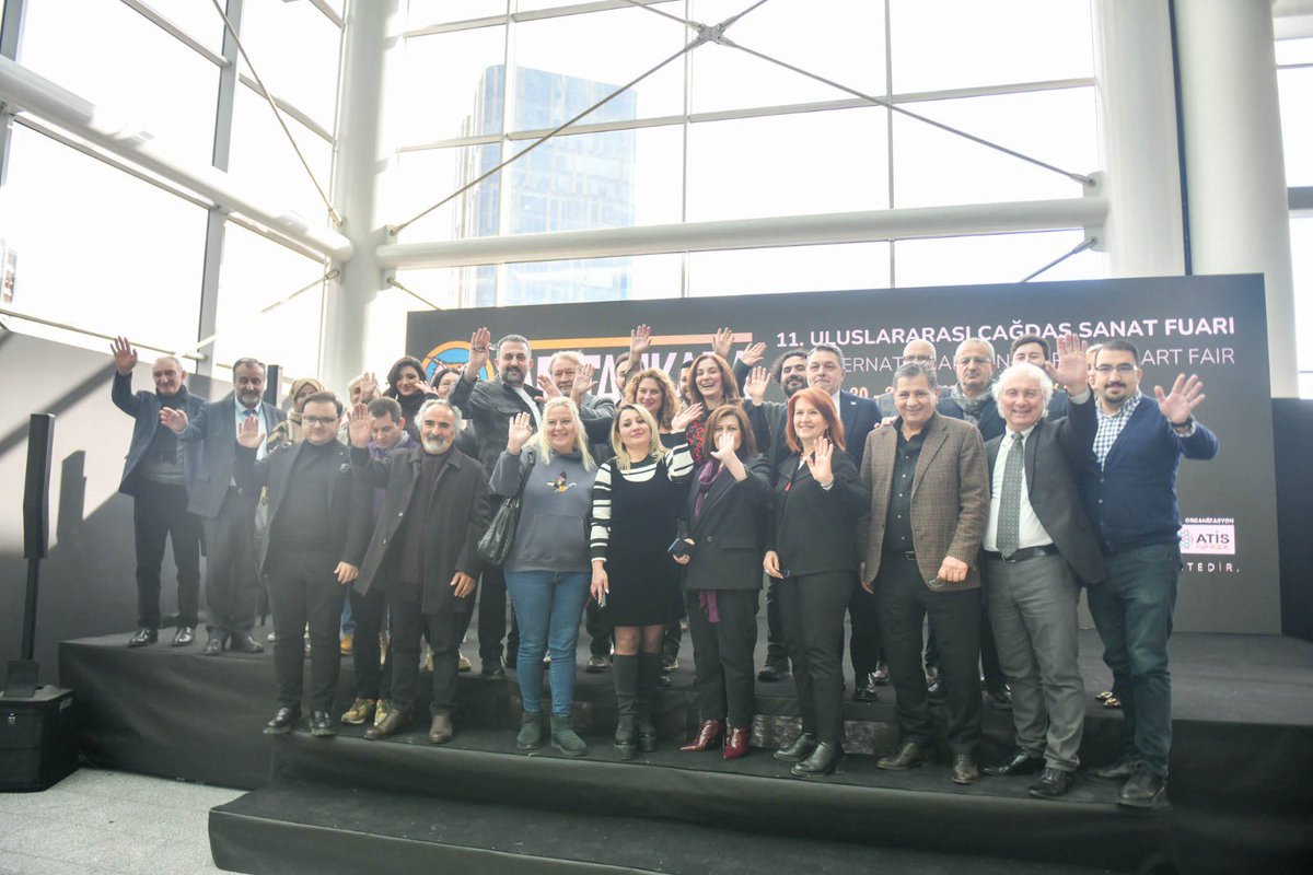 Metropolde Sanat: AKS 101 🎭🎨

Ankara Kent Konseyi Başkanı ve Ankara Ticaret Odası Başkanvekili Halil İbrahim Yılmaz, ArtAnkara 11. Uluslararası Çağdaş Sanat Fuarı’nda düzenlenen “Metropolde Sanat: AKS 101” panelini moderatör olarak yönetti. 

Panelde, AKK Yürütme Kurulu Üyesi