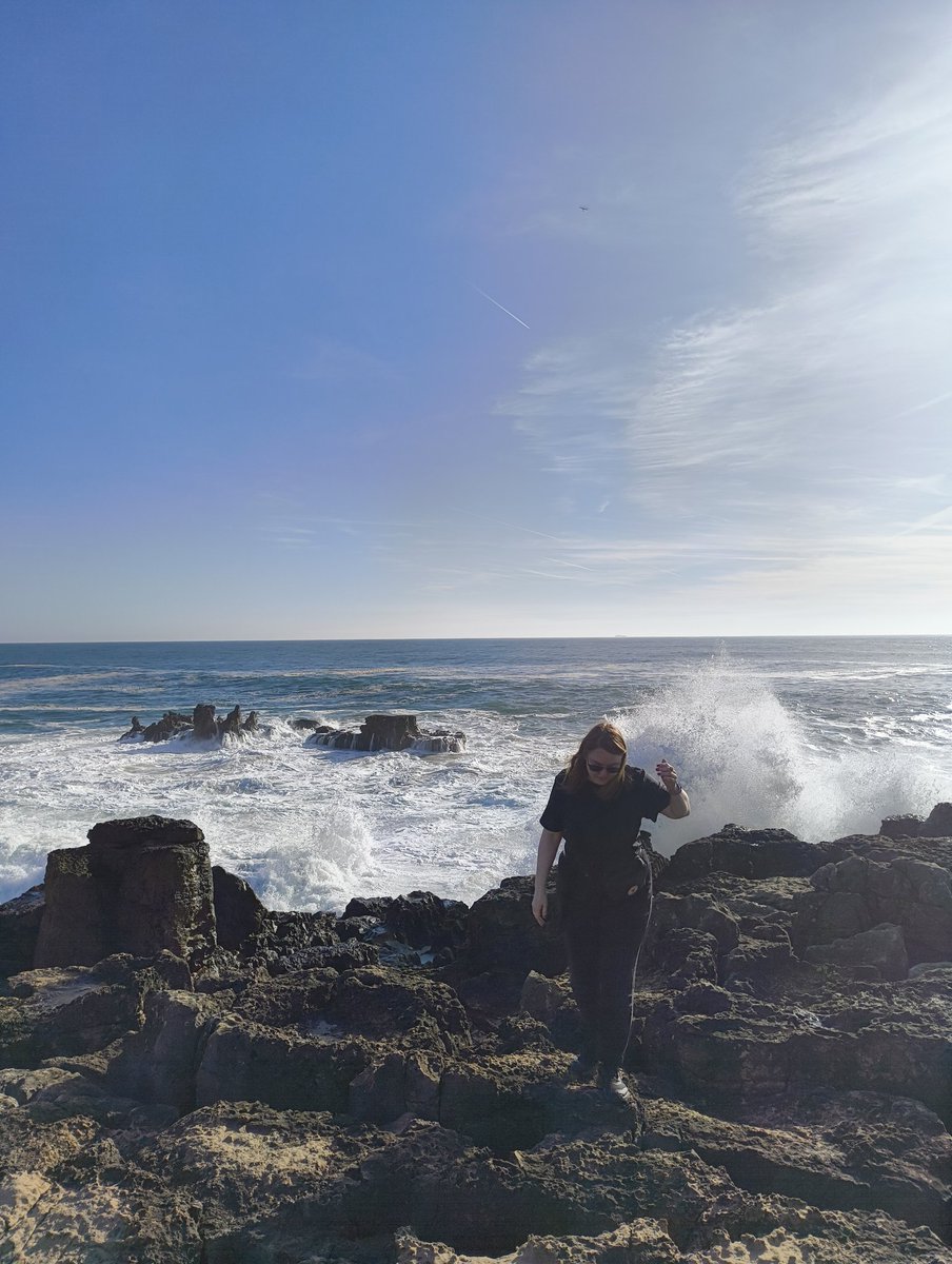 Austiņās "Guarda che luna, guarda che mare", rociņā Guinness pinte un pēc 2 nedēļu blandīšanās apkārt pa Eiropu ar mugursomu plecos, esmu gatava atgriezties mājās. 
Saelpojos okeāna gaisu Portugālē un centīšos izturēt atlikušo LV ziemu.