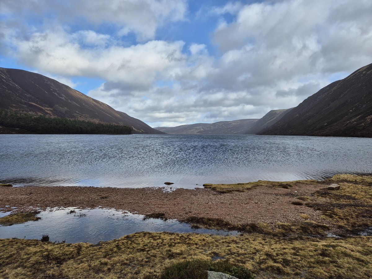 abzpaul's tweet photo. What a day of all seasons. Check the 3rd pic for deer too!
#LochMuick #Aberdeenshire #Scotland #loveukweather https://t.co/1mrfNvLicy