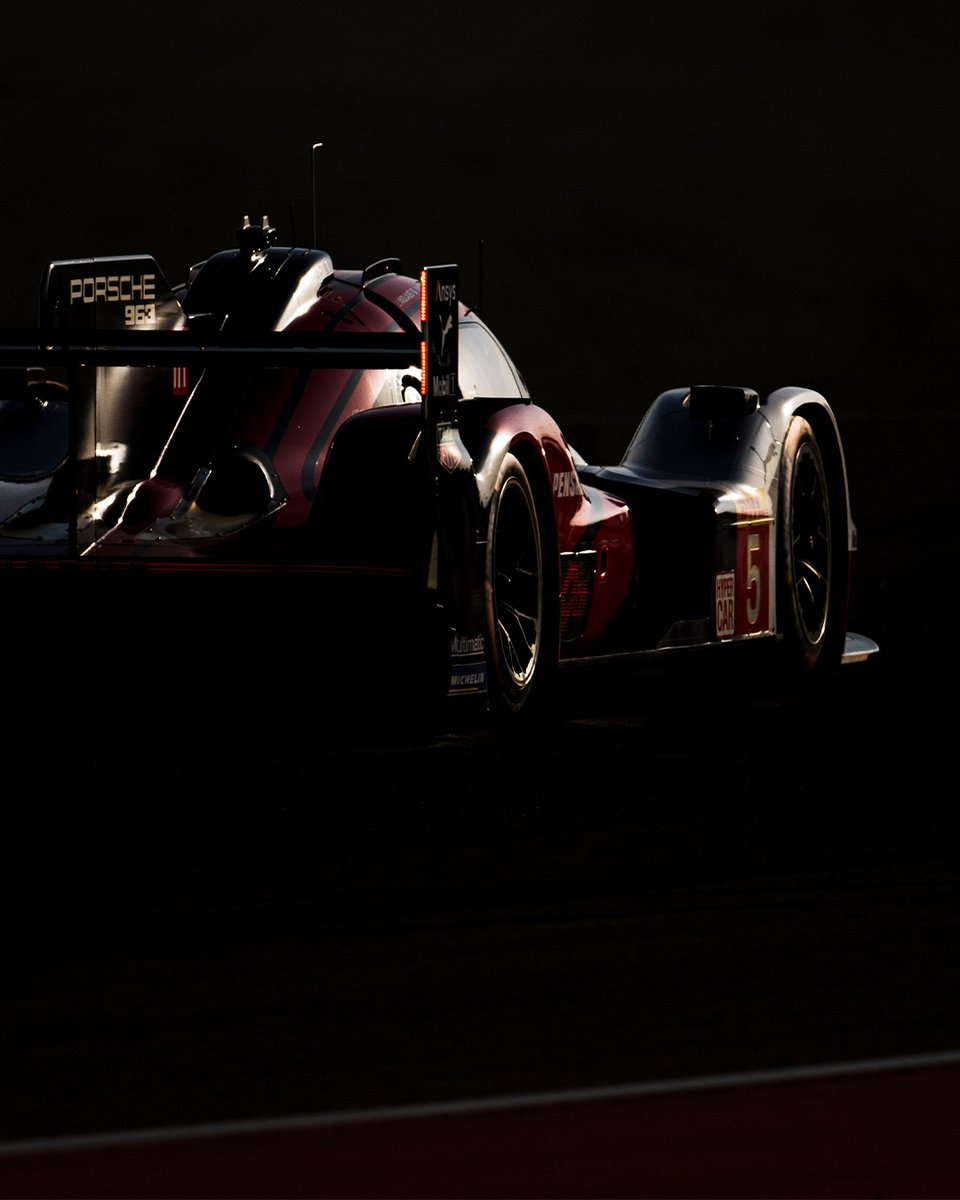 FIAWEC's tweet photo. Into the night ✨

#WEC #Qatar1812km https://t.co/W7FUyeJexw