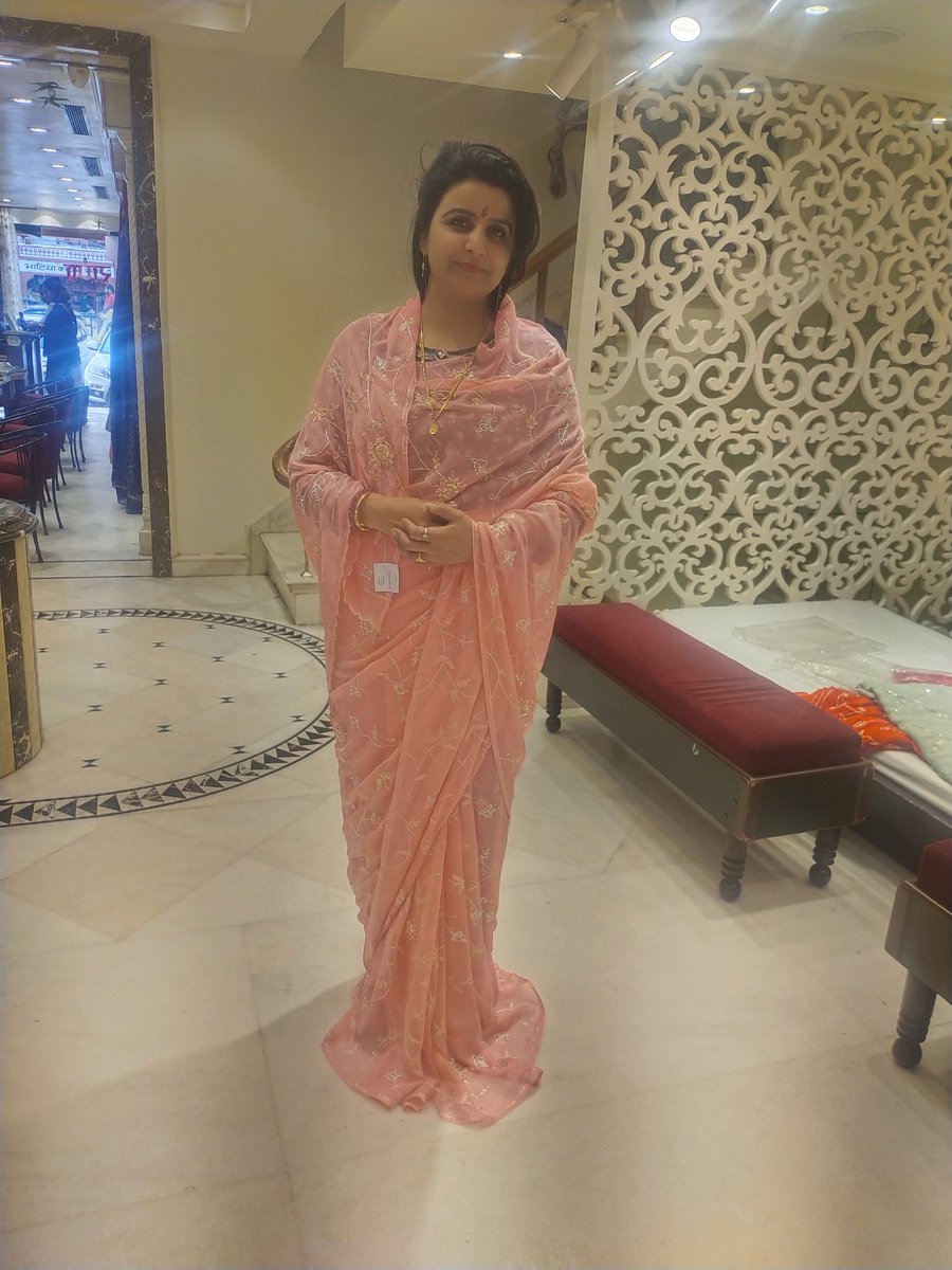 Mamta kumari dhaka (@dhaka1858) on Twitter photo рдЬреАрд╡рди рдореЗрдВ рд╣рдореЗрд╢рд╛ рдореБрд╕реНрдХреБрд░рд╛рддреЗ рд░рд╣реЗ... рд╕реБрдиреНрджрд░ рдЖрднреВрд╖рдг рдПрд╡рдВ рд╡рд╕реНрддреНрд░ рд╣рдореЗрдВ рдЙрддрдирд╛ рдЦреВрдмрд╕реВрд░рдд рдирд╣реАрдВ рдмрдирд╛рддреЗ, рдЬрд┐рддрдиреА рдХреА рдПрдХ рдкреНрдпрд╛рд░реА рд╕реА рдореБрд╕реНрдХреБрд░рд╛рд╣рдЯ рдмрдирд╛рддреА рд╣реИред
truelines
Good night friends рдЬреАрд╡рди рдореЗрдВ рд╣рдореЗрд╢рд╛ рдореБрд╕реНрдХреБрд░рд╛рддреЗ рд░рд╣реЗ... рд╕реБрдиреНрджрд░ рдЖрднреВрд╖рдг рдПрд╡рдВ рд╡рд╕реНрддреНрд░ рд╣рдореЗрдВ рдЙрддрдирд╛ рдЦреВрдмрд╕реВрд░рдд рдирд╣реАрдВ рдмрдирд╛рддреЗ, рдЬрд┐рддрдиреА рдХреА рдПрдХ рдкреНрдпрд╛рд░реА рд╕реА рдореБрд╕реНрдХреБрд░рд╛рд╣рдЯ рдмрдирд╛рддреА рд╣реИред
truelines
Good night friends