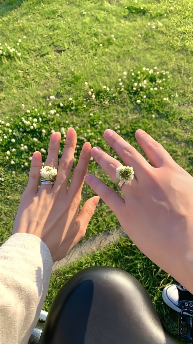 thingsofbeau's tweet image. flower ring🌼
