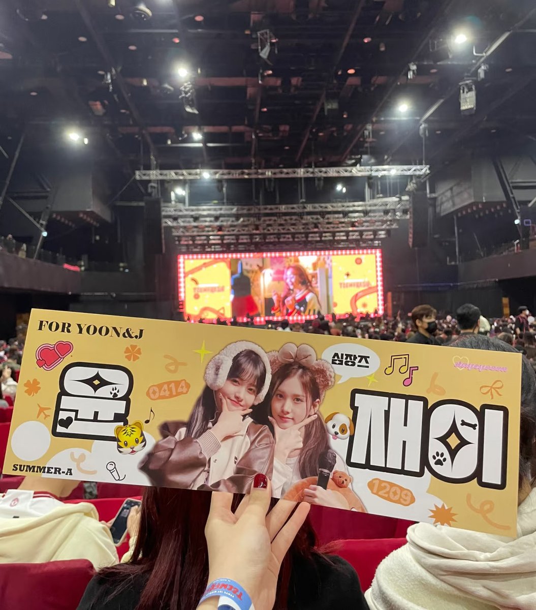 Karin3100044412's tweet image. #banner
#custombanner
#paperbanner
#custompaperhandbanner
#éventailkpop
#kpopcupsleeve
#abanicokpoptran
#twicekpopproductos
#customcupsleevekpop
#custombanner
#sleevescupcustom
#cupsleevecustom
#kpopfanpicket