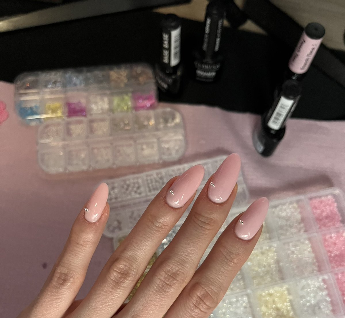 T1ARTAGLIA's tweet photo. First time doing my own nails https://t.co/krXSpNP17Y