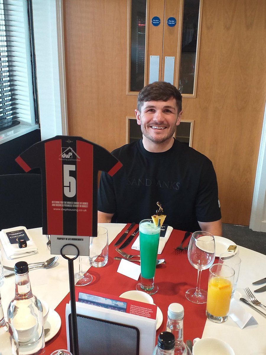 #afcb A very nice guest on table 5 today. Not a footballer but local and quite well known. Feel free to guess.