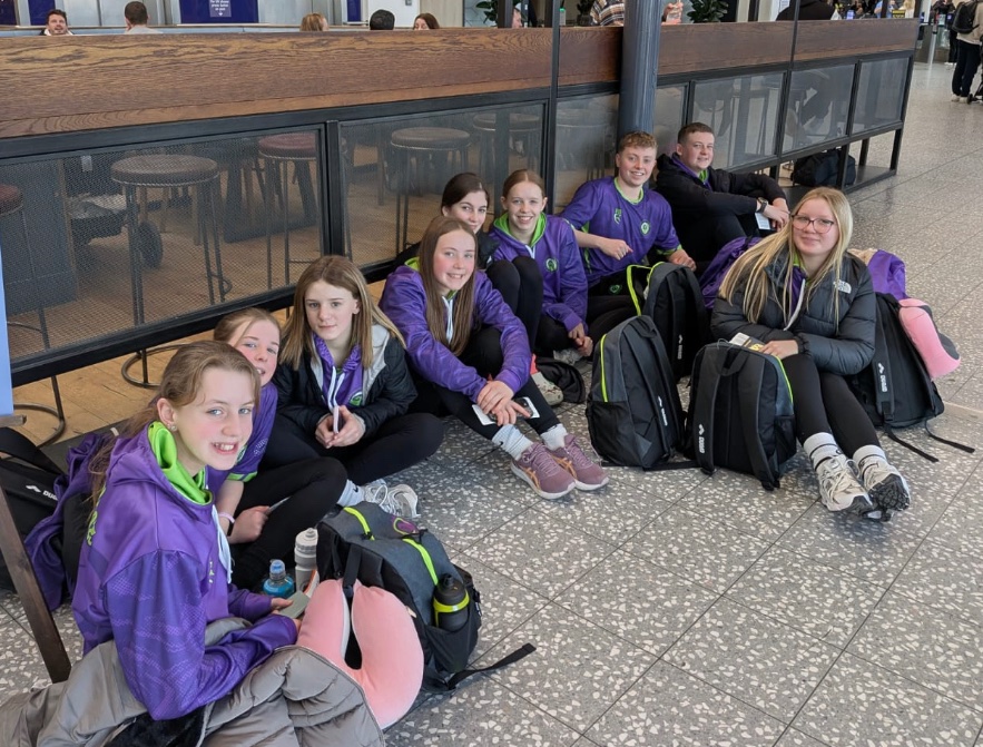 RCTSwimSquad's tweet photo. Group photos in the airport! #airportdiaries #smile #photoshoot📸 #memoriesforlife #teamrct 💜💚 All checked in #depaturelounge #cyprusbound✈️ https://t.co/MLbhXhUUgu