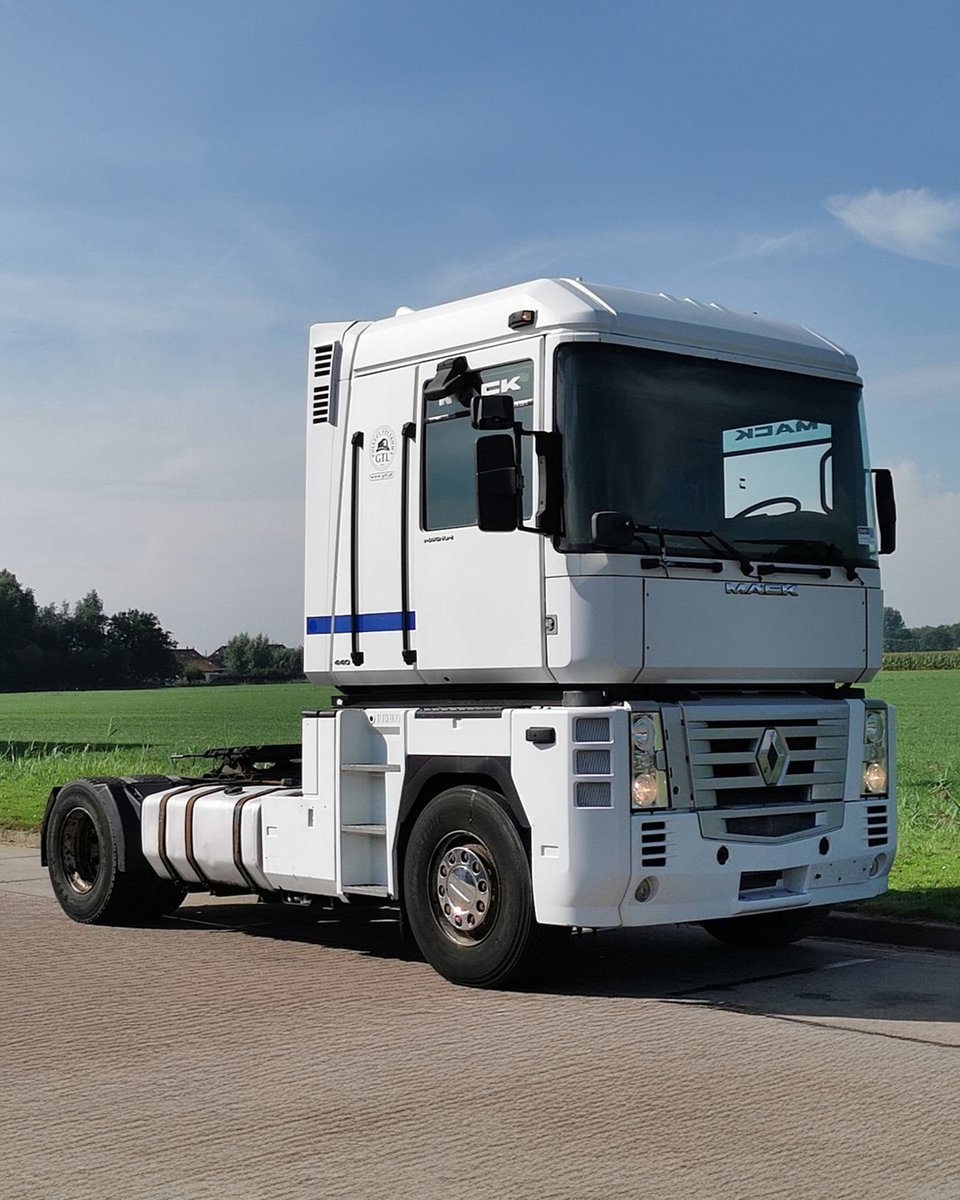 RenaultTrucksEs's tweet photo. [CLASSIC SATURDAY]
Renault Magnum 440 Manual Gear
Su robusto motor y transmisión manual, sigue siendo una joya para los amantes de los camiones clásicos. 

Ahora es tu turno: ¡Cuéntanos tus historias !
¡Nos encantaría saberlo!

#ClassicSaturday #RenaultMagnum #HistoriaSobreRuedas https://t.co/ZbjYzqFda0