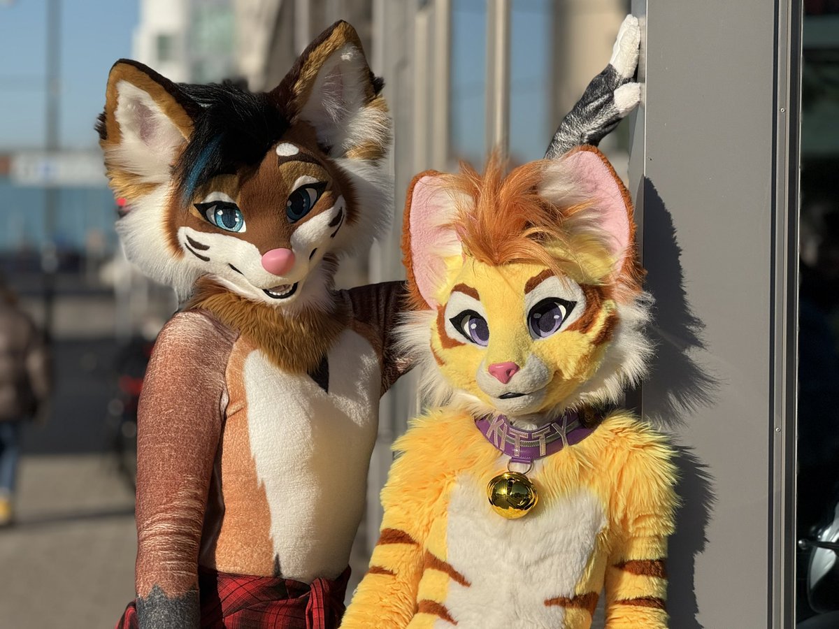 See you tonight <a href="/NordicFuzzCon/">NordicFuzzCon</a> !  

With Akali / <a href="/FuzzyVixen/">Fuzzy Vixen</a> 🖤💛