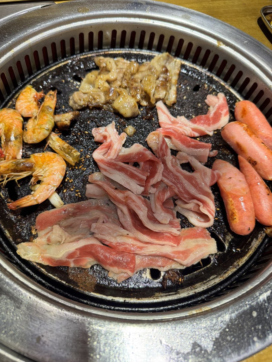 lee__thirdy's tweet photo. It’s been a while #SamGy. #Namsan #NamsanBBQ https://t.co/kdnZwfCDNv