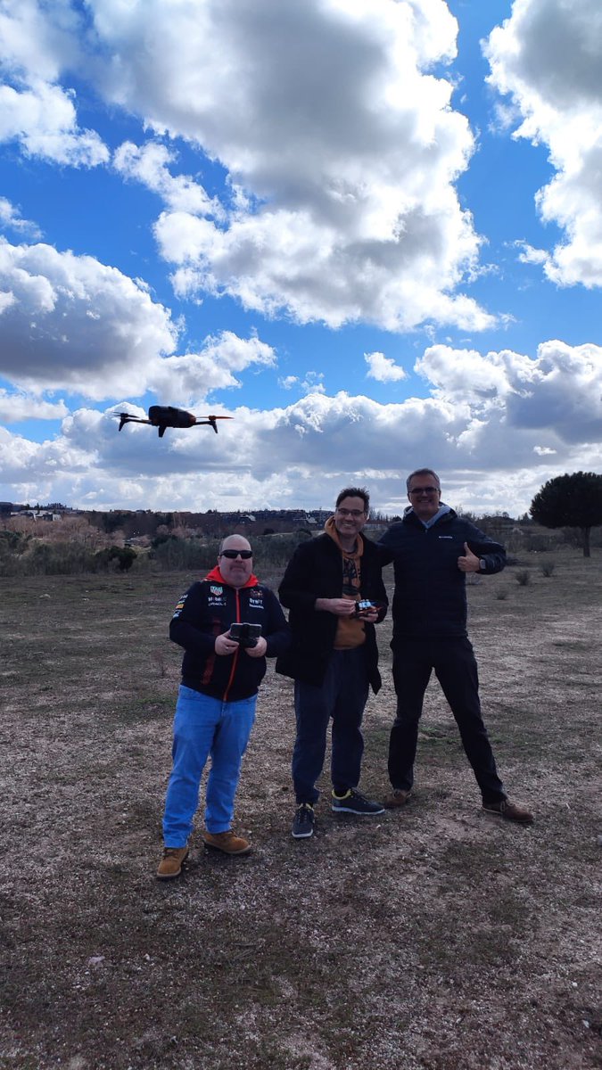 Día de drones con <a href="/TaiksonTexas/">David Meléndez</a> <a href="/WiktorNykiel/">Wiktor Nykiel</a>