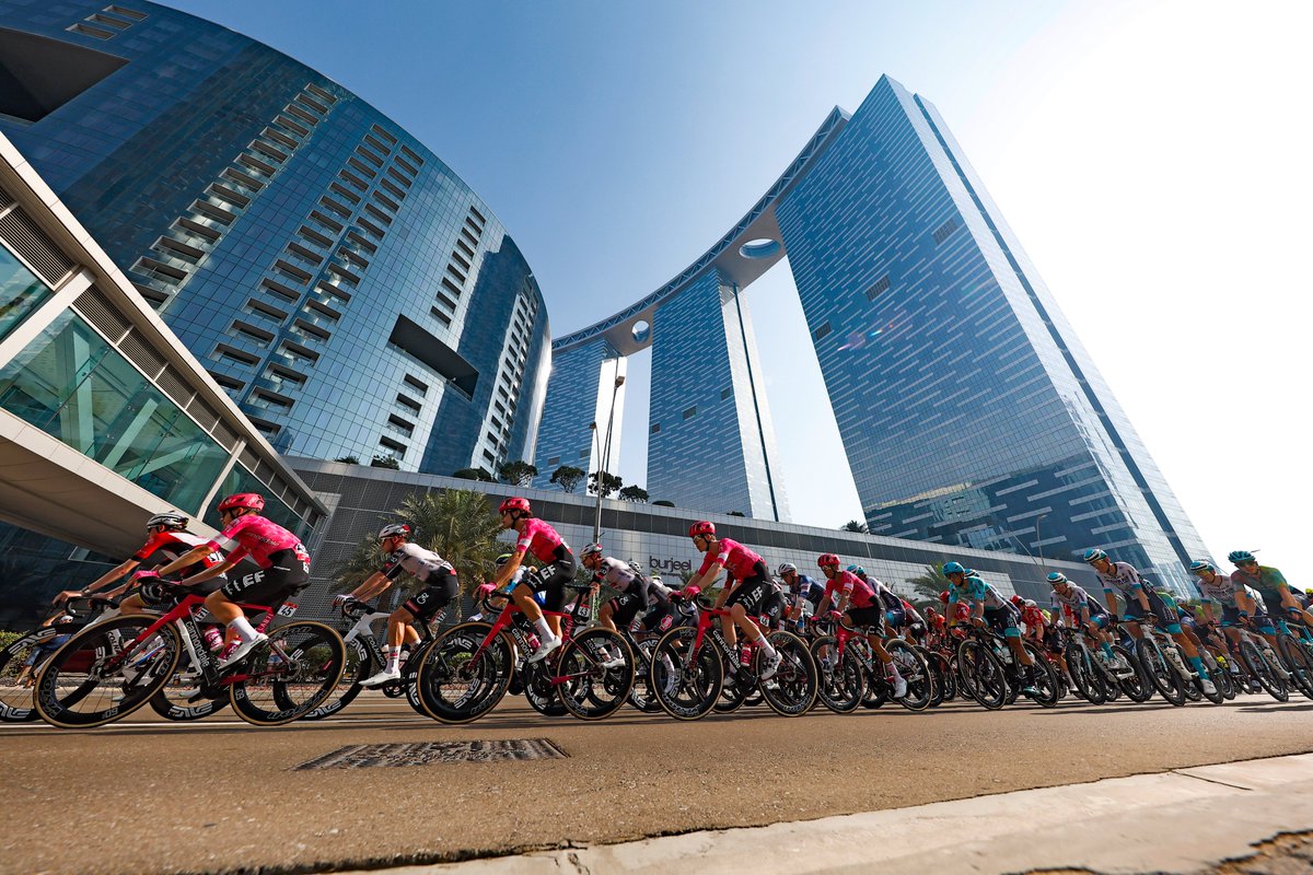 AbuDhabiSC's tweet photo. 📸 من مرحلة مدن (السادسة وقبل الأخيرة) من #طواف_الإمارات 2025 #في_أبوظبي https://t.co/a2UlSCQuPH