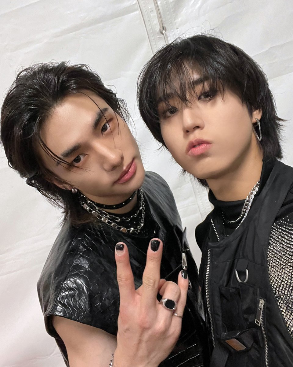 ADDButterfly's tweet photo. Who and What in @Stray_Kids
Who caught ur attention first - Hyunjin
First bias - HAN
Bias now - Binnie, HAN
Bias wrecker - Lee Know
Fav album - NoEasy
Fav mv - Side Effects
Fav b-side - TatH, TA, Super Board, HeyDay, ALL IN 
Fav content - SKZCode
Fav era - NoEasy, ATE, HOP https://t.co/5N7KMfGrGu
